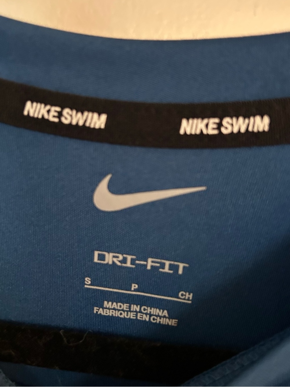 Nike women’s  Navy Blue Short-Sleeve - Picture 2 of 3